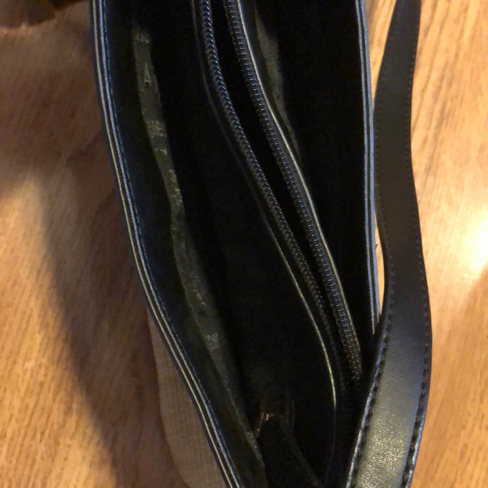 🎉EUC Etienne Aigner purse - Picture 7 of 8